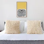 Stylish Private Room In Upper East Side!
